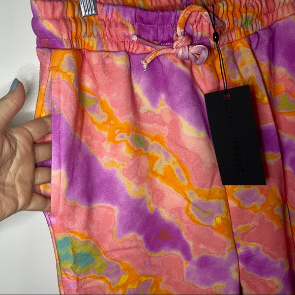 NWT KENDALL + KYLIE Tie Dye Relaxed Crop Joggers - Picture 8 of 9